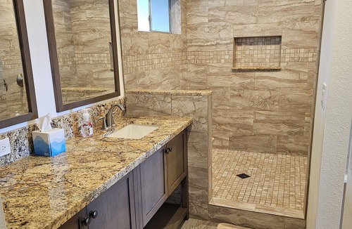 Kona Palisades House | Charming oceanview with large lanai and outdoor area. Washer/Dryer & BBQ
