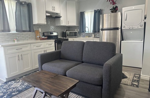 Burbank House | Charming stand alone guest house in Burbank close to universal studios
