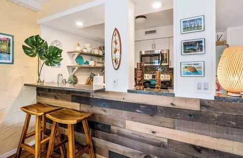 Kailua-Kona Condo | Complete Renovation - 20 Steps to Ocean -washer/dryer in Unit- Vrkcv