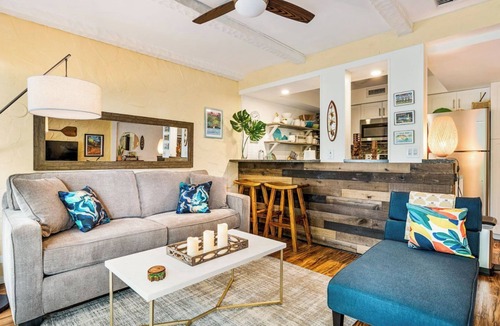 Kailua-Kona Condo | Complete Renovation - 20 Steps to Ocean -washer/dryer in Unit- Vrkcv