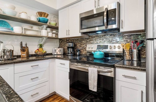 Kailua-Kona Condo | Complete Renovation - 20 Steps to Ocean -washer/dryer in Unit- Vrkcv