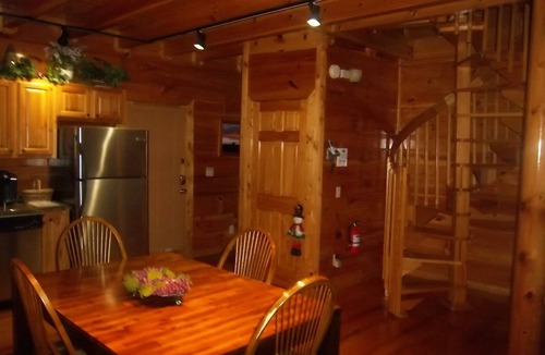 Pigeon Forge Cabin | Couples Romantic Paradise,Gorgeous View,Free HS WiFi,HTub,XM, Smart Home Theatre