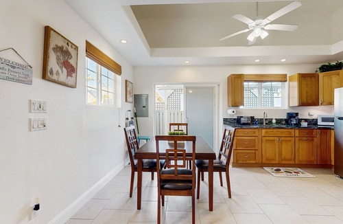 Pepeekeo Apartment | Cozy apartment on botanical estate near the ocean with WIFI & Smart TV