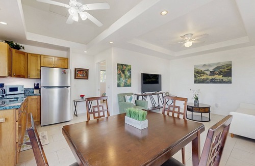 Pepeekeo Apartment | Cozy apartment on botanical estate near the ocean with WIFI & Smart TV