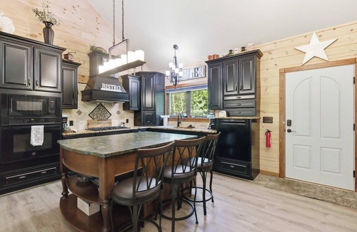 Littleton House | Cozy NH Log Home | Ski, Hike & Unwind
