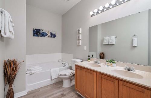 Legacy Park House | Disney home w pool & Game Room