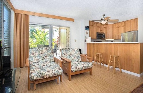 Kailua-Kona Apartment | Enjoy the Sunset Ocean Front 1BR Apt-pool On-site