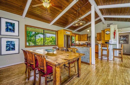 Kahaluu Bay House | Fabulous Kona 11 bedrooms for 34 with pool and hot tub!