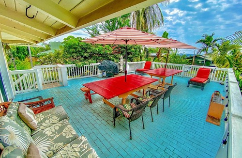 Kahaluu Bay House | Fabulous Kona 11 bedrooms for 34 with pool and hot tub!