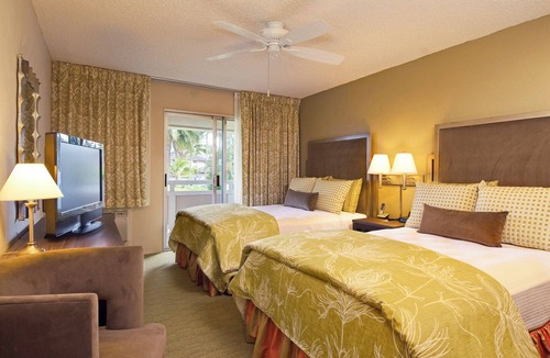 Wailua Hotel | Family and Friends Vacation! Spacious Pool View Suite + Living Area and Kitchen