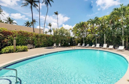 Wailua Hotel | Garden View 1BR Suite with Outdoor Swimming Pool & Parking Included