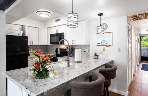 Kailua-Kona Condo | Great Location - Close to Ocean - Central AC - Vrkcv