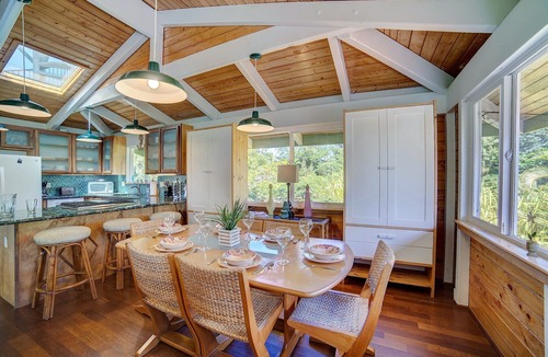 Keaau House | Hale Ki'i Maka Manu 4 Bedroom Home by RedAwning
