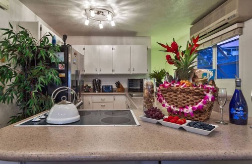 St Louis Heights House | Hale Mahalo: Cozy 3BR Ocean View Home w/Hot Tub
