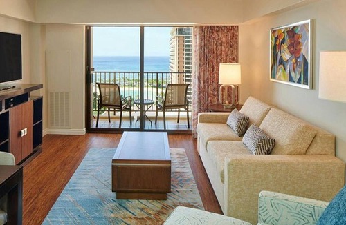 Waikiki Resort | Hilton's Lagoon Tower 1-Bd Plus Ocean View: A Paradise with Endless Fun