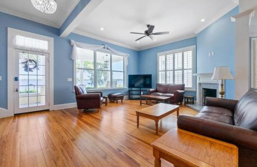 Palatka House | Historic St. Johns River Retreat | Dock, Boat Access & Pet Friendly