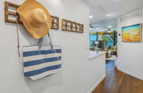 Maalaea Condo | IMPECCABLE! LUXURY GROUND FLOOR OCEANFRONT. 50' FROM THE SEA TURTLE SANCUARY!