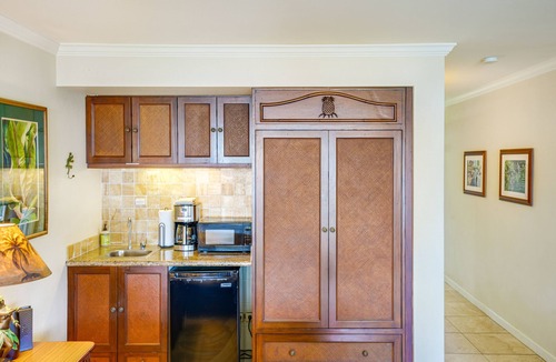 Wailua Apartment | Islander on the Beach 309 Oceanview Top Floor Corner Studio with AC