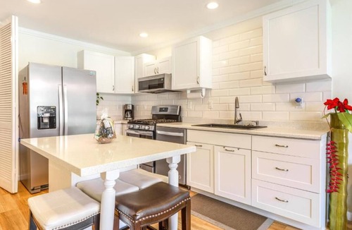 Historic Kailua Village Condo | Kailua Kona Hawaii 2 Bedroom Sleeps 6