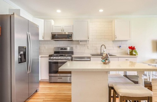 Historic Kailua Village Condo | Kailua Kona Hawaii 2 Bedroom Sleeps 6