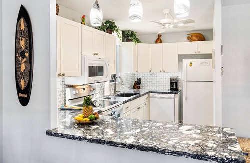 Kailua-Kona Condo | Kona Makai 1-204 Oceanview! AC! Remodeled! 2bd/2ba