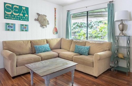 Pauwela House | Live Like a North Shore Local~Walk To Coffee/Store, near Road to Hana, Haleakala