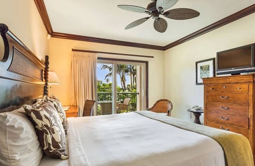 Wailua House | Look No Further! 4 Comfortable Units, Full Kitchen, Near Coconut Marketplace