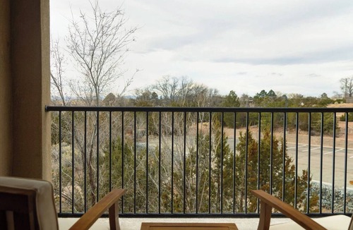Santa Fe Condo | Lotus Suite newly remodeled furnished 2bed 2bath apartment near the hospital
