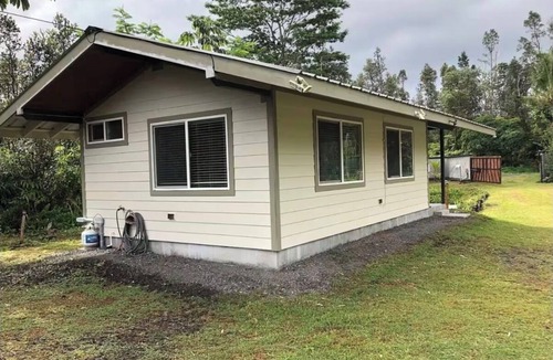 Keaau Apartment | Lovely studio retreat in Keaau perfect getaway. Auto gate, security cameras