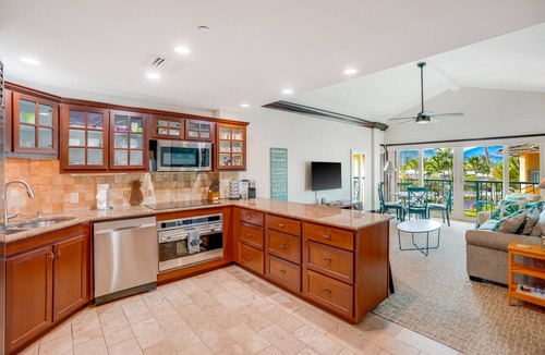 Wailua Condo | Luxury Penthouse Condo at beachfront Waipouli Beach Resort. Parking included