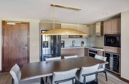 Kihei Condo | Maui | Luxury Group Retreat | Pool + Beach Access | 2BR
