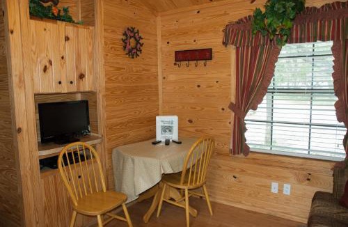 Lakehills Resort | Medina Lake Camping Resort Cabin 4