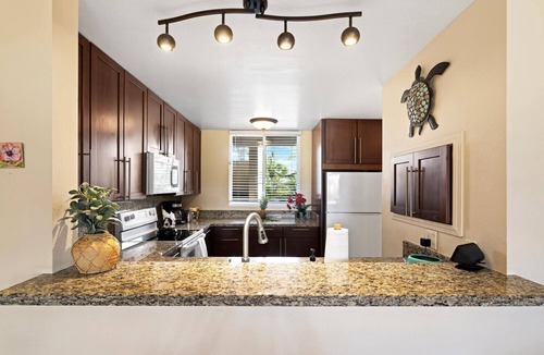 Kahaluu-Keauhou Condo | NEW LISTING Beautiful Kailua Kona 2-bed 2-bath condo w/AC in at KKSRC by beach
