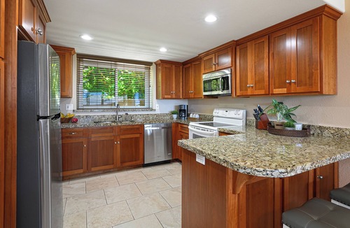 Poipu Condo | Ocean View 3BR at Makahuena | Lanai, Pool, AC