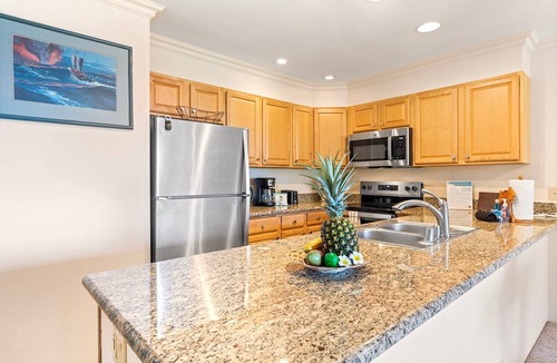 Kailua-Kona Condo | Ocean View - Pool & BBQ Area - Vrkcv
