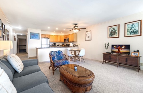 Kailua-Kona Condo | Ocean View - Pool & BBQ Area - Vrkcv