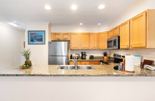 Kailua-Kona Condo | Ocean View - Pool & BBQ Area - Vrkcv