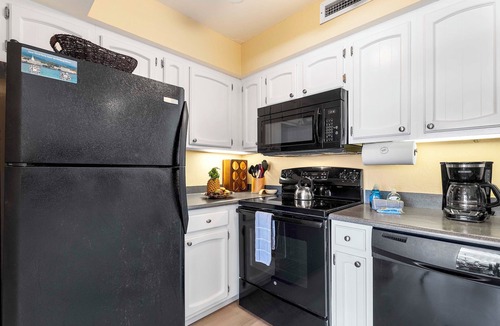 Kailua-Kona Condo | Ocean Views - AC - In Unit Washer/dryer - Vrkcv