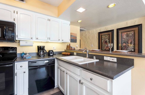 Kailua-Kona Condo | Ocean Views - AC - In Unit Washer/dryer - Vrkcv