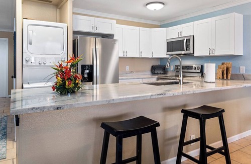 Kailua-Kona Condo | Oceanfront - Free Concierge - Wifi - Top Floor - Vrkcv