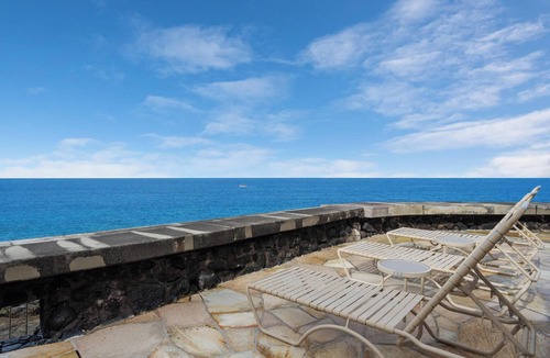 Historic Kailua Village Condo | Oceanfront Stunner Condo Over The Lagoon Garden! Hale Kona Kai 311