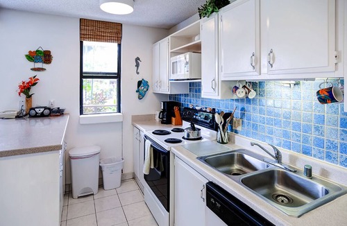 Kailua-Kona Apartment | Oceanview Kailua-kona Condo With Private Balcony!