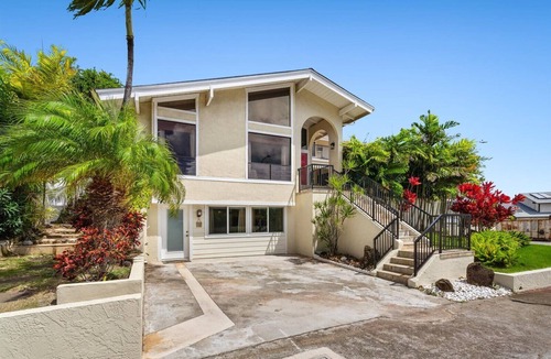 Hawaii Kai Cottage | One Bedroom Cottage with kitchenette and private garden