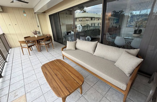 Historic Kailua Village Apartment | Peek-a-Boo Ocean View Condo in Kona - Walk to Beaches, Shops & Restaurants