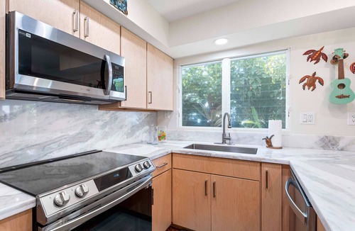 Kailua-Kona Condo | Premier Ocean Front Complex - No Stairs! - AC - Vrkcv