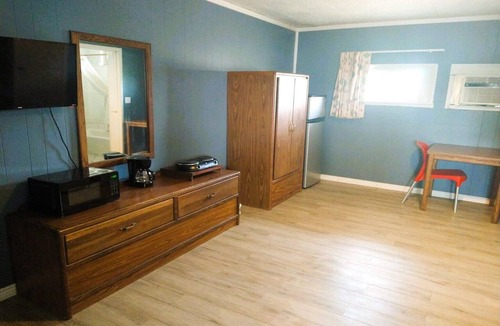 Shoshoni Apartment | Premium 2 Full Bed with Kitchenette