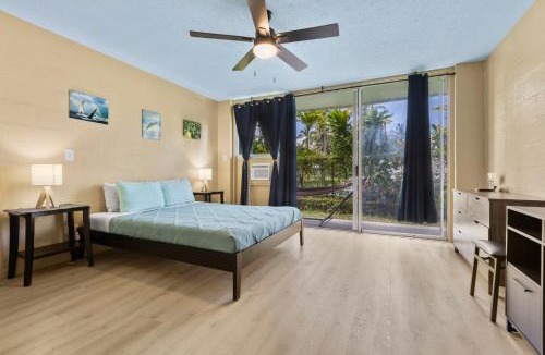 Keaukaha House | Private Balcony Walk to Beach + Downtown