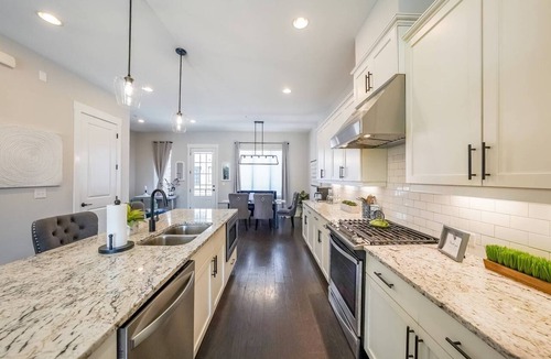 Castleberry Hill House | Rooftop with Skyline Views of Atlanta/Garage Parking/Walk to Restaurants