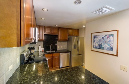 Kailua-Kona Condo | Royal Sea Cliff #418 Pool Hot Tub & A/c!
