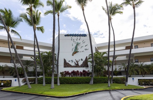 Kailua-Kona Condo | Royal Sea Cliff #418 Pool Hot Tub & A/c!